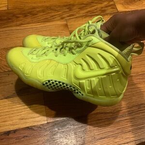 Nike air foamposite light green size 6.5